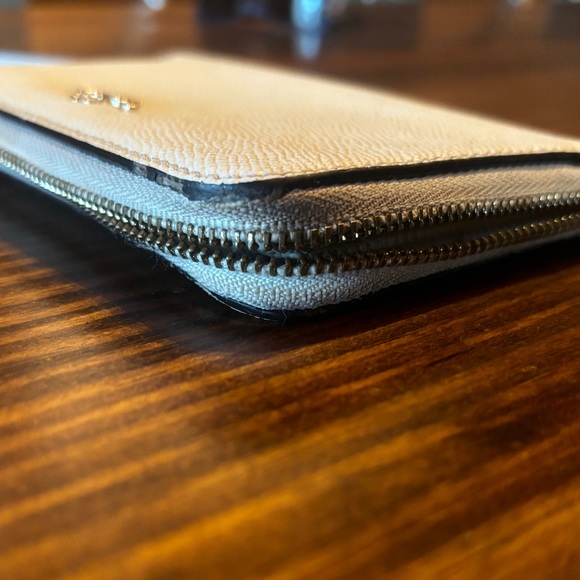 Vintage Ivory Coach Zip Around Wallet Wristlet - Picture 10 of 11